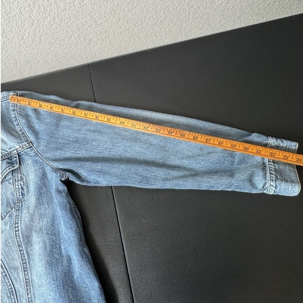 GAP Classic Blue Denim Trucker Jacket Women's‎ Size Medium Washed Jean Coat - Picture 5 of 8